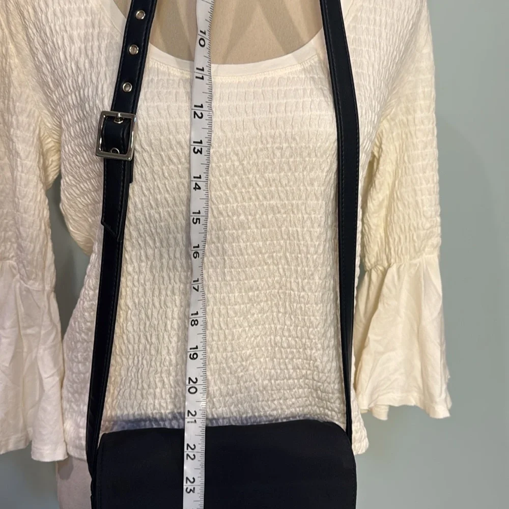 Liz Claiborne navy purse crossbody